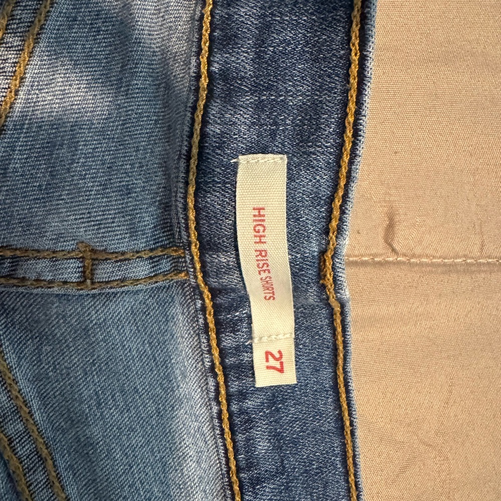 Levi's Classic Blue Denim Shorts - Picture 5 of 6